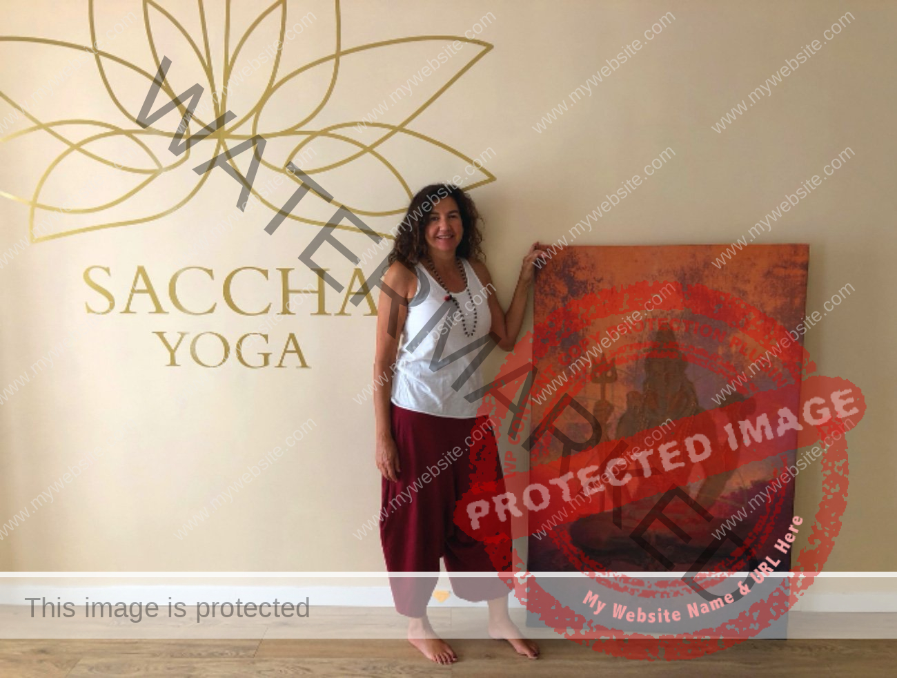 In 2021, I have created a custom-made creation for the SACHHA YOGA CENTER in San Agustin de Guadalix (Madrid). This time, the challenge was to merge in the painting the company’s logo that has golden tones, as well as the Hindu god Shiva. The order was an hypertextured, large painting (100x 150 cm) to decorate the entrance of the yoga center.